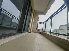 近地铁口,交通便利,带中央空调.看房方便