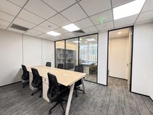 招商局大厦看国贸桥小面积,6人办公小团队,随时看房带家具