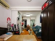 控江七村 中间楼层 朝南一房采光没有影响