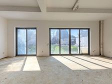 天亚水景城 东地块大独栋 花园265平非常大 全景落地窗