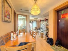 新上好房,边套通风效果好,带车位还是 ,诚心卖亮堂堂!