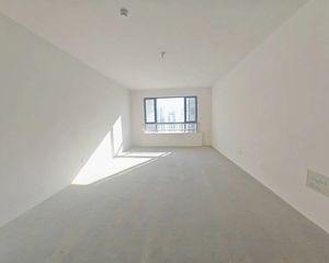 植物园近洋房四室 全天采光 更名贷款 看房方便