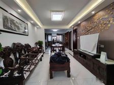 业主诚意卖房,自己住的,装修3年,买进后基本不用装修的