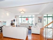 中山公园 小区绿化高 电梯房 临地铁 出行方便 正规商品房