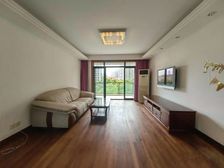 南北通南看小区中心花园,北看苏州河湾,主卧带落地飘窗,西边套