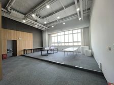 酒仙桥恒通商务园层高6米精装780平米3元多个办公间