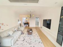 南北通透 车位充足 出行方便 商业配套齐全 产权清晰 临地铁