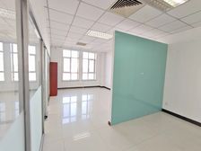 华苑,海泰信息广场,90平3千,精装,开间两间 ,两面采光