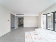 中海顶楼复式 全新装修带地暖空调 带露台