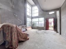 此房位置好 纯毛坯 产证满五年 花园大约200平 ~