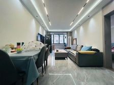高乐小区 飞机户型三房 精装修 出门地铁跟飞航广场商圈 急售