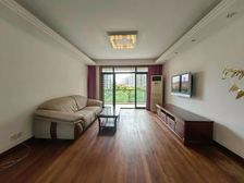 南北通南看小区中心花园,北看苏州河湾,主卧带落地飘窗,西边套