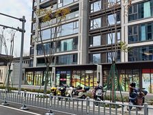 直降30万!海曙学校对面旺铺 适合多种业态 菜场旁边