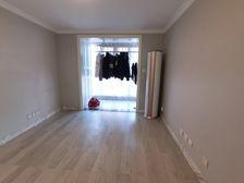 钟界沸0.5 带客厅一居室,新楼龄 中间层