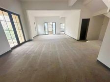 位置安静,5室3厅3车位,单层面积130平米,花园100平