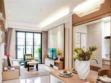 品实云湖花城 诚心出售 送家私家电送车位 价格可谈 包税南向