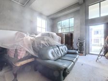 新上满庭芳联排别墅 位置优 有花园 大露台