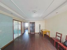 芳华路310弄小区 3室1厅1卫 精装修 435万元