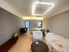 高区边套大三房,有产权子母车位,开发商交付没住过相当于新房