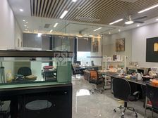 特价出租!国贸中心旁稀有写字楼出租,高层轻奢装修,拎包即办公