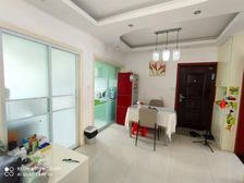 莲花新村二区,二房一厅一卫,采光好,南北通透。