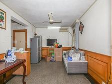 低楼层三房,一梯两户,全明户型,诚意出售,看房方便。