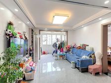 宁国路地铁口 新出三房 两年前的装修 要求不高可以拎包入住