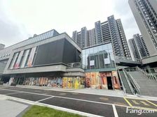 小区出入口,开间7.1米,首付5成,现铺通燃气,可重餐饮