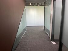 朝阳公园 骏豪中央广场 后面小楼 带 地铁直通楼内