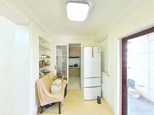 精装修 出行方便 高楼层视野好 医疗配套成熟 购物方便