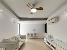 116平大2房2卫单价7万5带露台朝南随时看