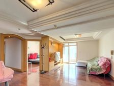 三个卧室五扇窗,边套南北通高得房率,地铁口02年房龄