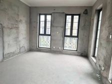 鸿景租售 三层别墅出售 送地下室和花园 带露台 有钥匙