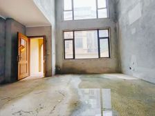 卓越蔚蓝郡(别墅)比邻镇中心区,交通便利 诚心出售价格可议