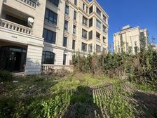 前后大花园 送地下室 周边配套齐全 交通便利业主诚意出售