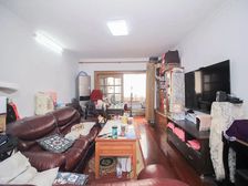 满五大两房南北通,双阳台中间楼层。通风采光好前后无遮挡。