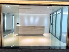 精装交付、全落地玻璃、全套办公家私、超长中央空调时间