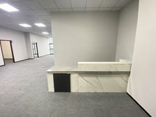 经开区金融八街 联合 紫光金融大厦230平6隔间 适合直播等