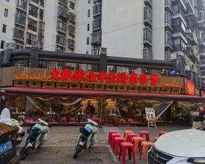 急售旺铺,路口大转角(串串香)年租20万,送一百平外摆