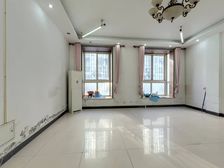 全阳面 改善户型 三室2卫 带三个免费车位 小区中间