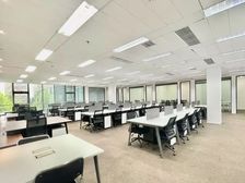 三元桥国航世纪大厦600平精装带家具 大气前台老板间 采光好