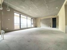 莱山一楼带130平院子,带地下可隔两层,上下三层,带车位