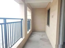 世茂新界110万3室2厅2卫毛坯,阔绰客厅,超大阳台,