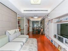 一楼带超大花园,采光不挡,送车位,低。于市场价,看房随时