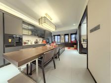 英才街 顶楼复式 精装修230平基本没有住过