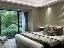 新房,中央公园头排大平层,精装四房带四件套,正看公园