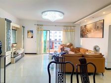 幸福家园 4室2厅2卫 精装修 243万元