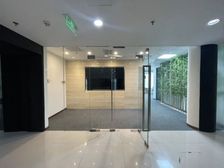 海淀中关村地铁口SOHO大厦高层南向精装带家具入驻