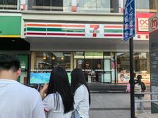 年租金42万!大开间,西湖景区边便利店在营业,双面街人流聚集