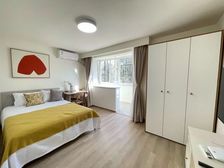 低楼层采光好,临近公园,定金即可交房,带固定租赁车位,近三轨